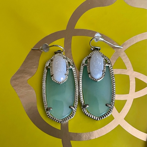 Kendra Scott Emmy - Picture 4 of 4